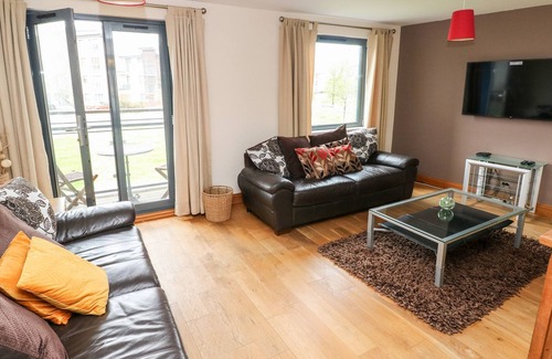 Castle Casa | 4 ST.STEPHENS COURT, pet friendly, country holiday cottage in Swansea