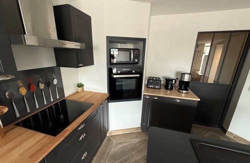 Saint-Parize-le-Chatel Casa | 4-star business residence with large private parking area