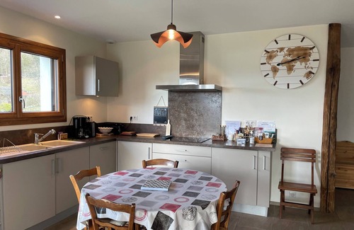 Aiguebelette-le-Lac Casa | Casa rural de 4 estrellas, 10 personas, con SPA, a 2 minutos del lago. Vista al lago