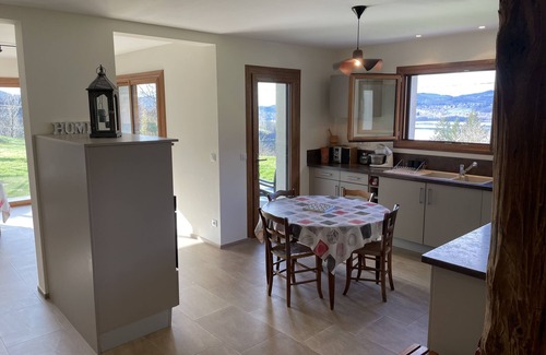 Aiguebelette-le-Lac Casa | Casa rural de 4 estrellas, 10 personas, con SPA, a 2 minutos del lago. Vista al lago