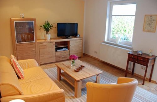 Gager Apartamento | 4 - Sterne Ferienhaus Am Brink mit Gartenter und Meerblick