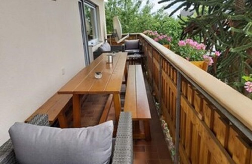 Mensfelden Casa | 4 Sterne Ferienhaus Wohnung Zum Mensfelder Kopf im 1. Stock mit 4 Schlafzimmern