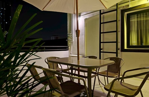 Khlong Tan Nuea Villa | 4-story modern art villa Free WiFi Netflix