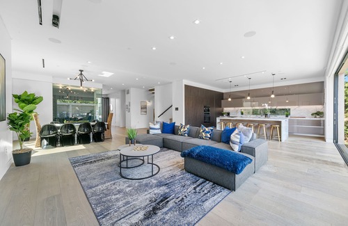 Melrose Casa | West Hollywood 5 BR Villa; Pool, Hot Tub, Rooftop Patio, Free Parking, Central