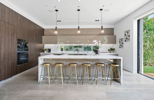 Melrose Casa | West Hollywood 5 BR Villa; Pool, Hot Tub, Rooftop Patio, Free Parking, Central