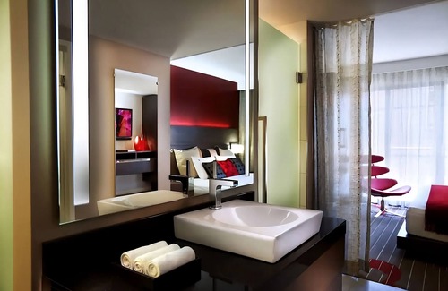 Gaslamp Quarter Hotel | 4 Suites at Hard Rock Hotel San Diego, Sun And Music at Rooftop Pool!