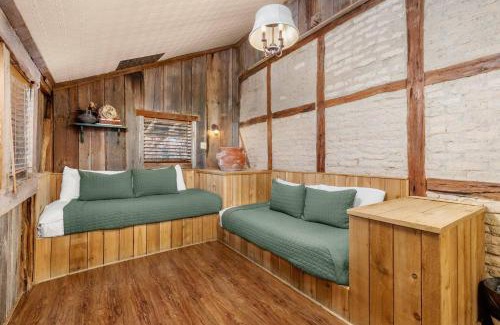 New Braunfels Casa | #4 The Judge's Chamber at Garrison in Gruene