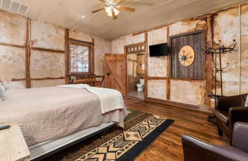 New Braunfels Casa | #4 The Judge's Chamber at Garrison in Gruene