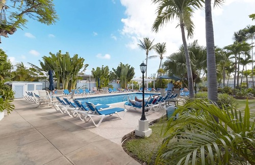 St. Lawrence Gap Apartamento | 4 Upscale Units Close to Harrison's Cave Eco-Adventure Park! FREE Parking, Pool