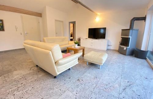 Boeblingen Apartamento | 4 Zimmer Apartment, 125 qm, ruhig und zentrumsnah, max 5 Pers, Dachterasse, Garage, 1000 MBit