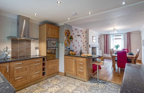 Ty Croes Cabaña | 40 Church Street - a bungalow that sleeps 6 guests in 3 bedrooms