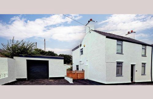 Ty Croes Casa | 40 Church Street