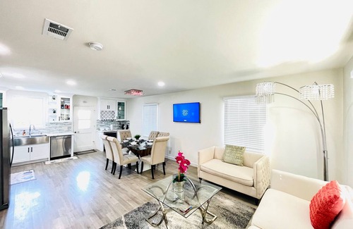 Mayflower Village Casa | 40% OFF 5B/3B 2 Master Bedrooms Close Pasadena, Rose Bowl, DTLA, Arcadia, etc