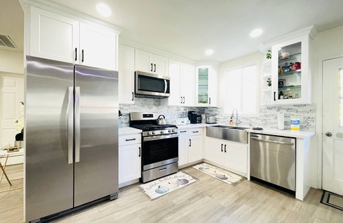 Mayflower Village Casa | 40% OFF 5B/3B 2 Master Bedrooms Close Pasadena, Rose Bowl, DTLA, Arcadia, etc