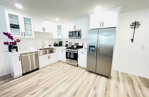 Upland Apartamento | 40% OFF Upland 2 Master Beds W/ Yard - Close To Airport, Hospitals & Colleges
