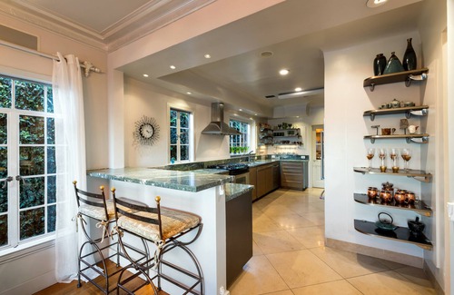 Los Angeles Casa | 40 Steps to Paradise. Beverly Hills villa. Walk to Rodeo Drive
