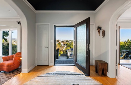 Los Angeles Casa | 40 Steps to Paradise. Beverly Hills villa. Walk to Rodeo Drive