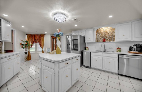 Ederville Casa | 400 a night minimum 30 nights! 9 mn away from AT&T stadium, 8 mn from the zoo