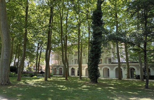 Eugenie-les-Bains Apartamento | 400 meters from the thermal baths, lovely, quiet studio with balcony not overlooked.