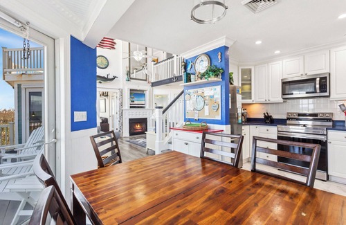 Sea Scape Casa | 4000 Fragile Magic * SUPER Oceanfront * Hot Tub * Pier Views