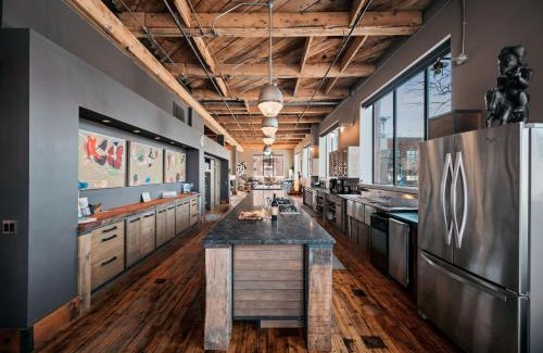 Traverse City Apartamento | 4000sf Unique 4BR loft NOBO District