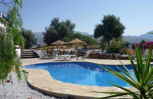 Vinuela Casa | Rústica Cortijo español con unas impresionantes Vistas del lago y Montaña
