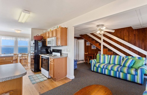 Kitty Hawk Cabaña | 4020 Gardners Hut * Oceanfront * Walk to Dining