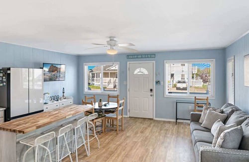 Little Salisbury Casa | 403 Carribbean | 2BR 1BA Bayside Beach Bungalow
