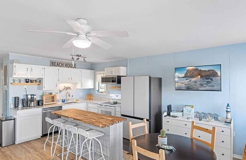 Little Salisbury Casa | 403 Carribbean | 2BR 1BA Bayside Beach Bungalow