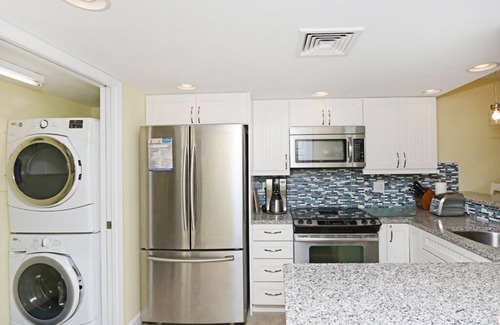 Bethany Beach Condominio | 405 Chesapeake Luxury Sea Colony Oceanfront 2BD/2BA Condo