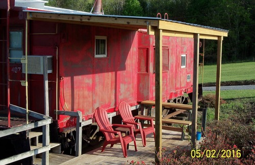 Fancy Gap Cabina | # 407 - Auténticos ferrocarril cabooses Y Depot junto a la Blue Ridge Parkway