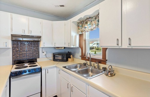 Kitty Hawk Casa | 4072 Jo's Bungalow * 3 Min to Beach