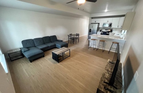 Iowa City Casa | 408 Entire 3 Bedroom Townhouse