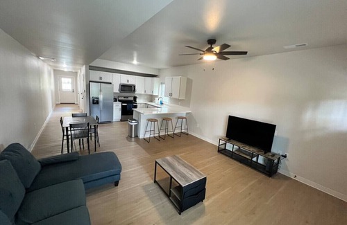 Iowa City Casa | 408 Entire 3 Bedroom Townhouse