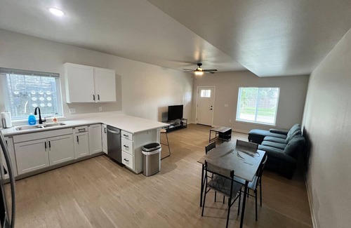 Iowa City Casa | 408 Entire 3 Bedroom Townhouse