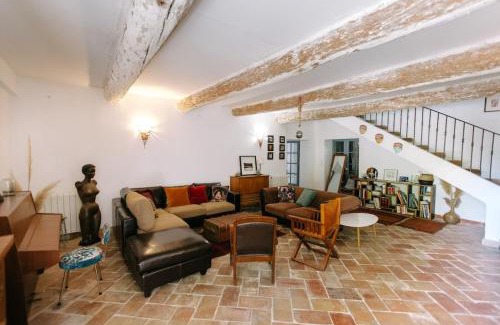 Althen-des-Paluds Casa | 40m2 suite in 18th-century Provencal farmhouse