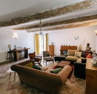 Althen-des-Paluds Casa | 40m2 suite in 18th-century Provencal farmhouse