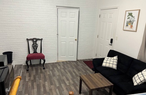 Tranquil Harbour Complejo | 40th St En Suite / Enter the door between Outside Shower and Air Conditioner.
