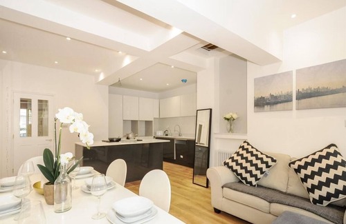 West Hill Casa | 41 Pirbright Rd