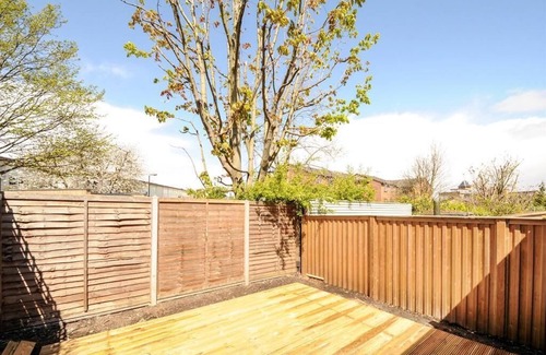West Hill Casa | 41 Pirbright Rd