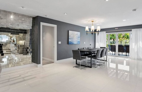 Central Corals Villa | 4100 Hyde Cove of Oakland Park with Free parking