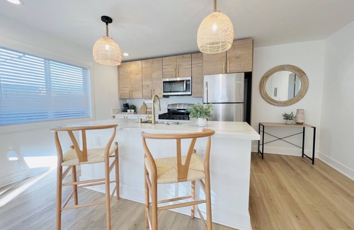 Corridor Casa | 4169-Quaint, Newly renovated