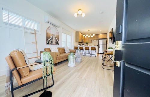 Corridor Casa | 4173-Newly renovated stylish home