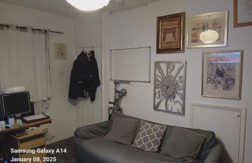 Middle Park and Sutcliffe Casa | 42 Churchbury vRd, Room 2