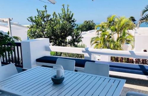 Shaka's Rock Apartamento | 42 Thira - Beautiful Beach apartment