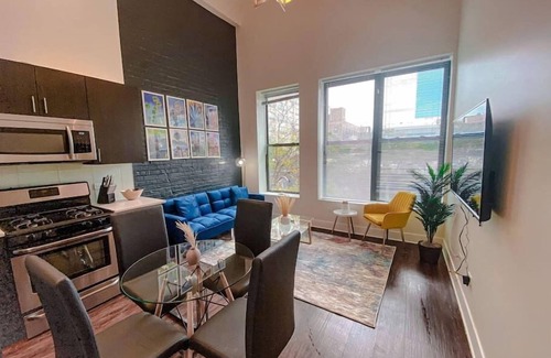 Near South Side Apartamento | 420 friendly beautiful unit with optional parking and sleeps 6