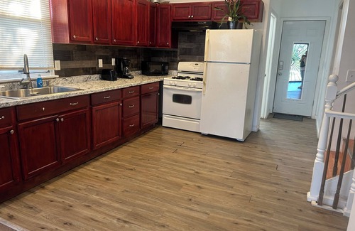Detroit Casa | 420 friendly on detroit’s east side Charming 3-bedroom house with WiFi and AC