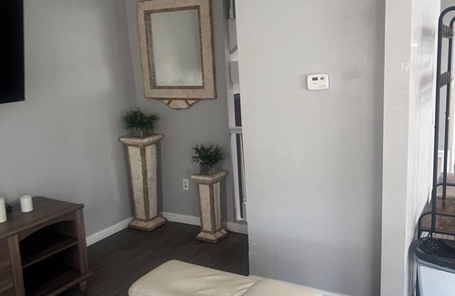 Detroit Casa | 420 friendly sleeps 8 in Detroit’s east side with WiFi, AC. Enjoy your stay