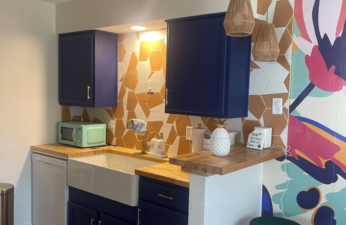 Country Club Hills Condominio | 420 zen environment surrounded by boho chic decor~Luv Happii House.
