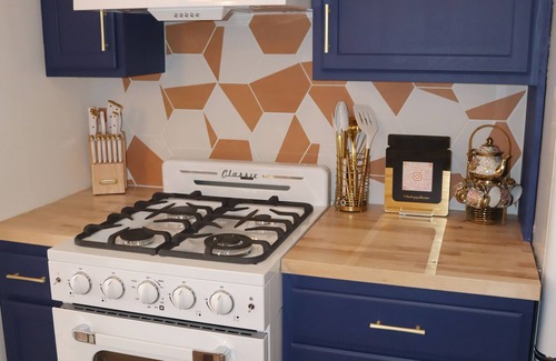 Country Club Hills Condominio | 420 zen environment surrounded by boho chic decor~Luv Happii House.
